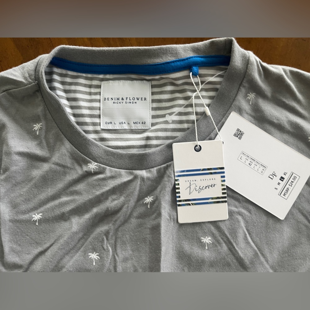 Men’s patterned t-shirt